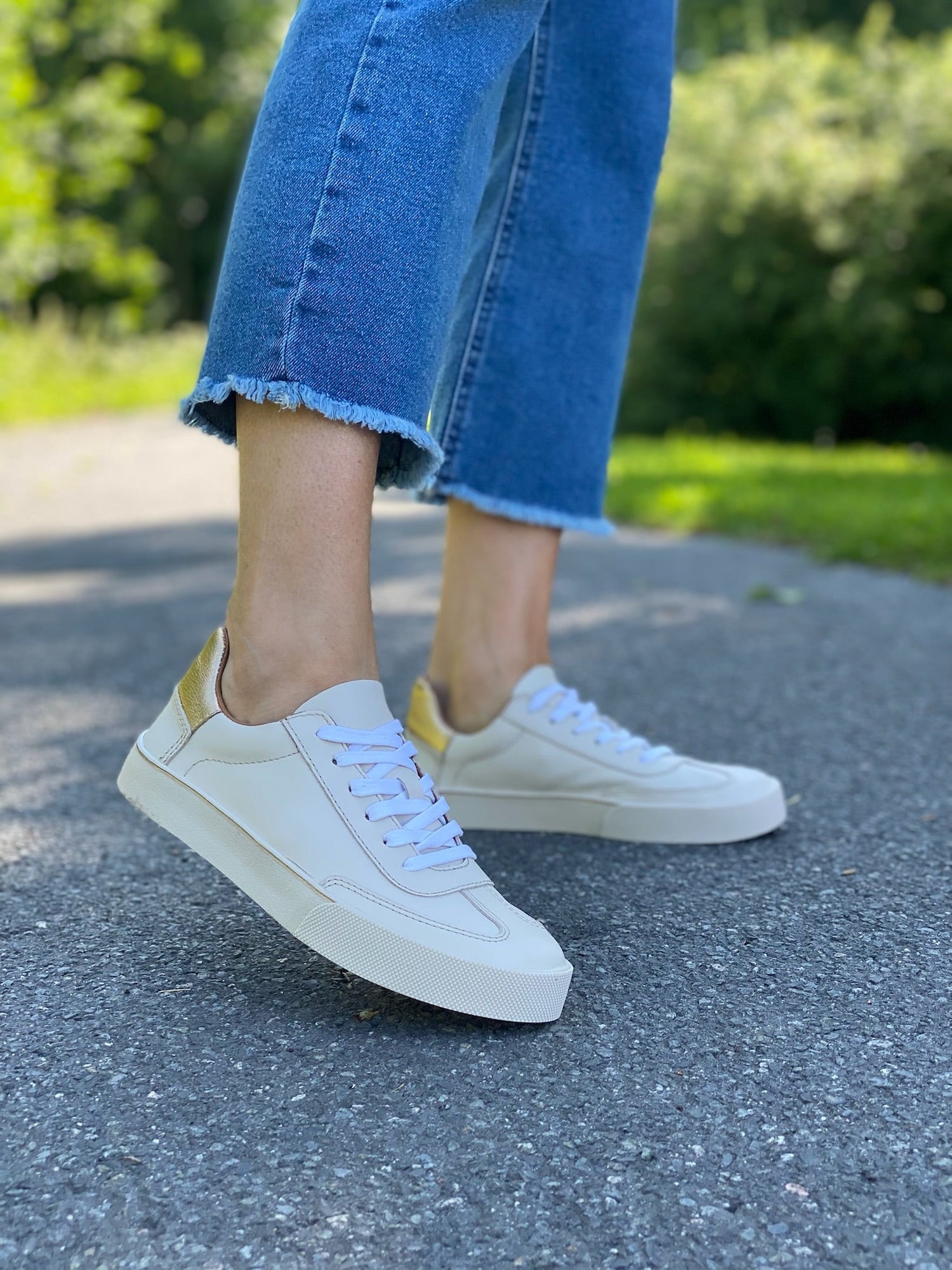 Flora sneakers