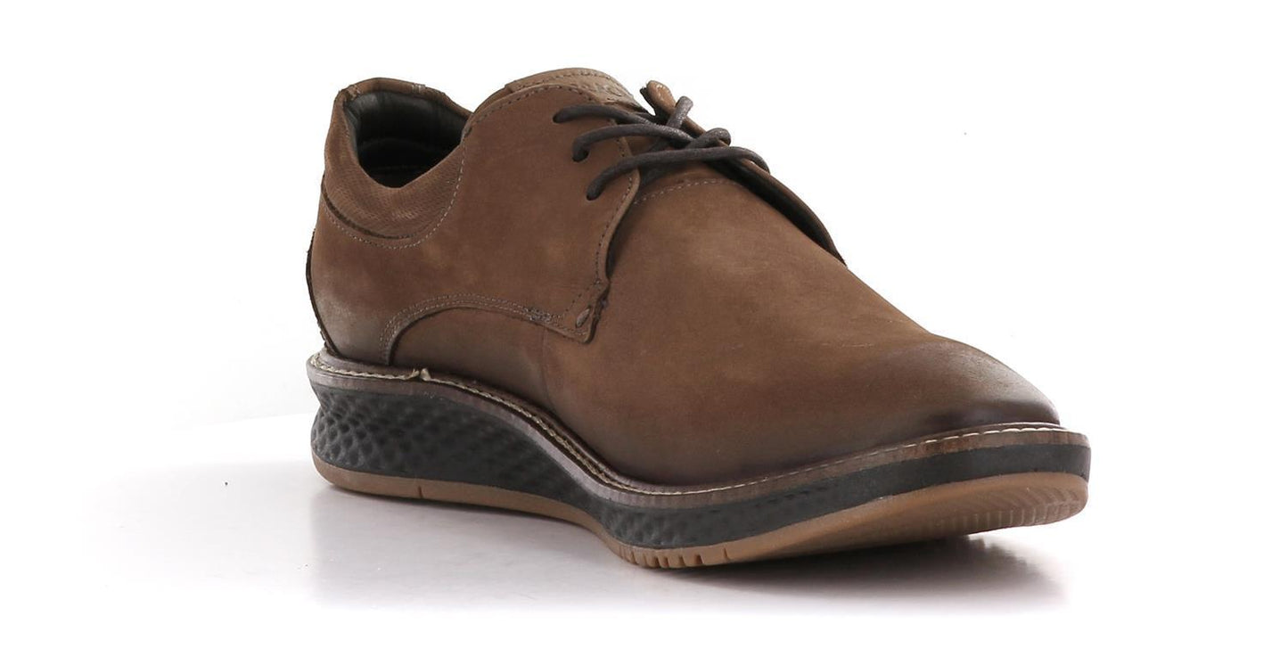 Play shoes brown