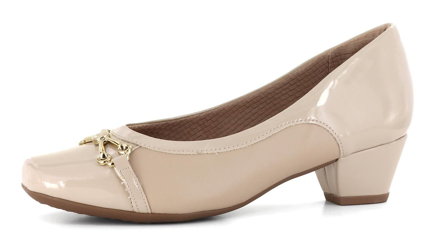 Piccadilly Pumps Klassisk pumps Beige Lakk Sapatos