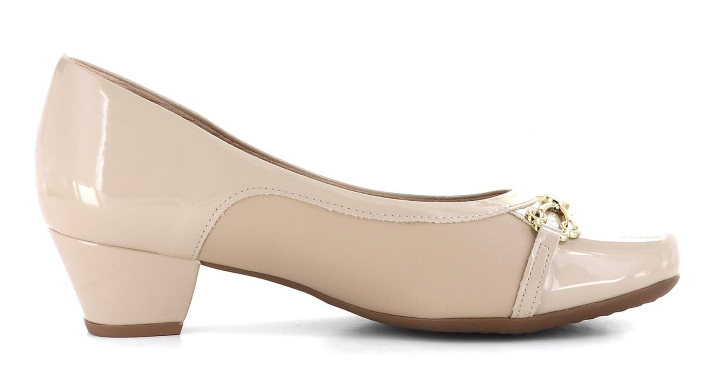 Piccadilly Pumps Klassisk pumps Beige Lakk Sapatos